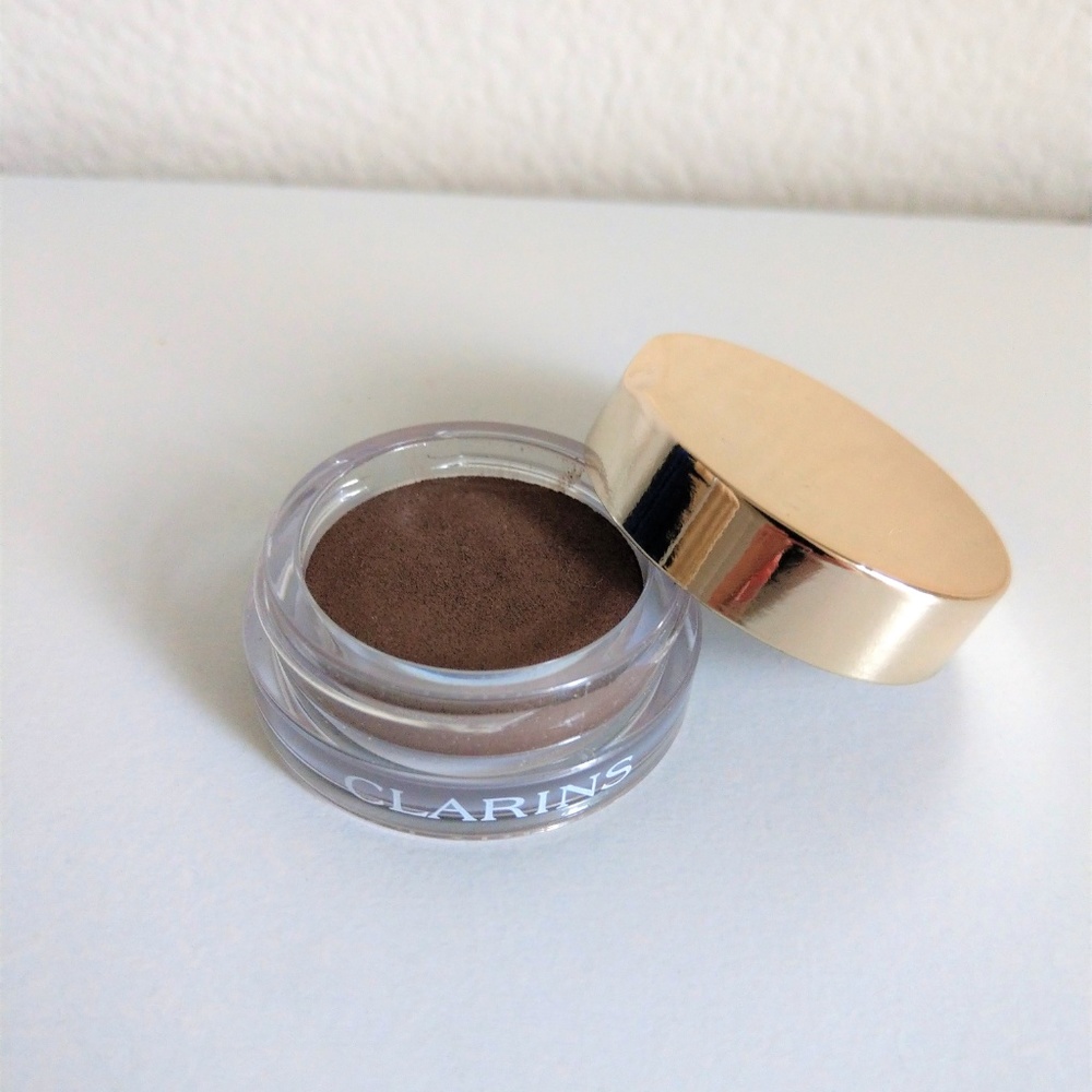 Clarins Ombre Matte Eyeshadow in 06 Earth
